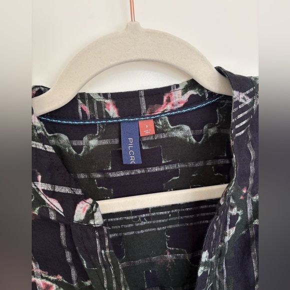 Anthropologie Pilcro Black Motif
Ruffled Buttondown Sleeveless Blouse - Picture 10 of 10